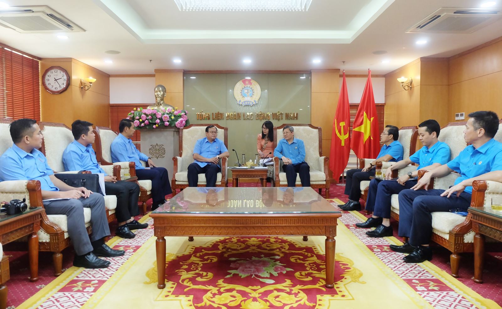 Toàn cảnh
